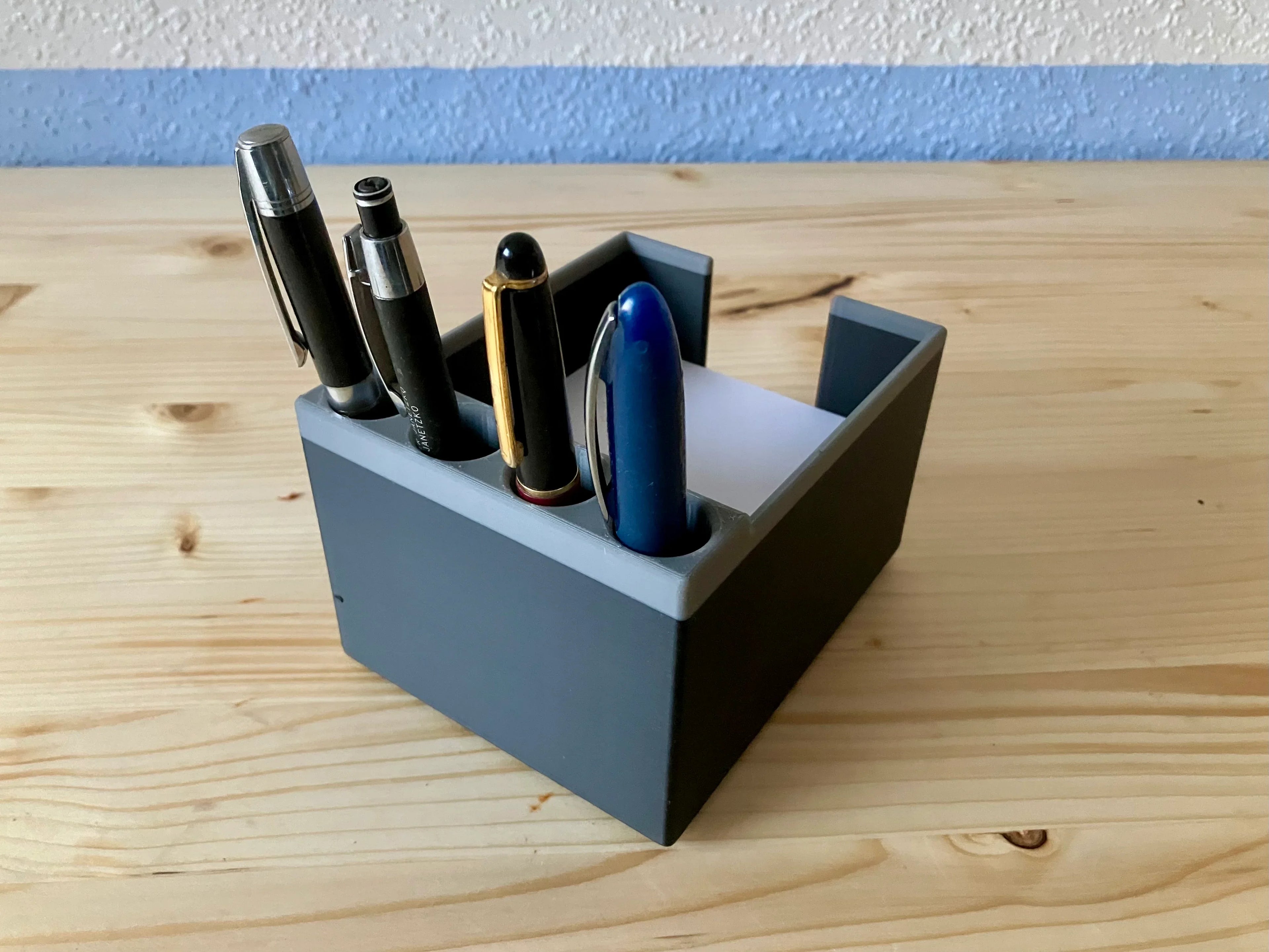 Notes box with pen holder